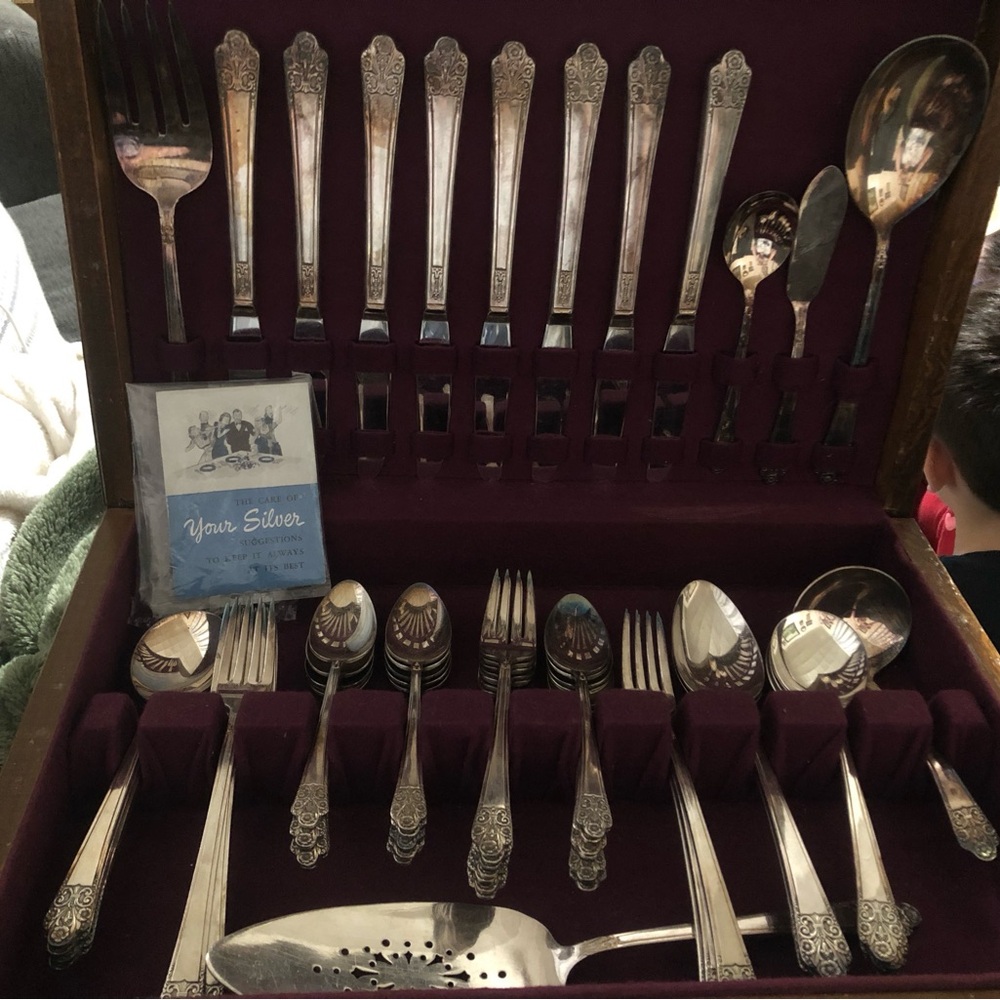 Rogers Bro. 1940’s DeluxePlate “Precious” 55 piece set